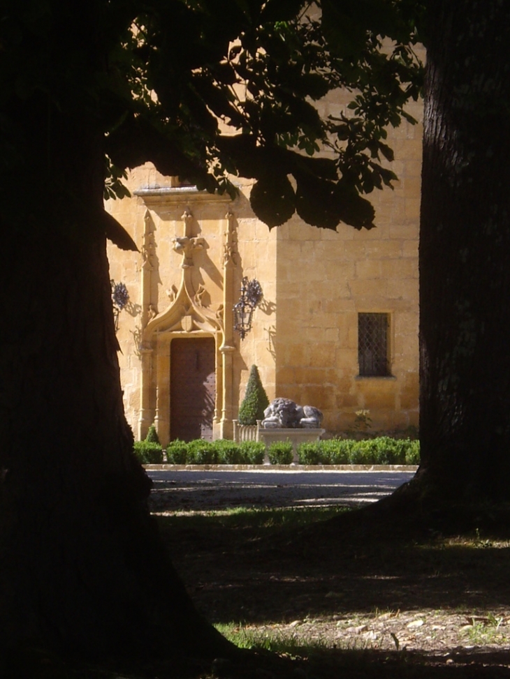 Une des entrées du château de Clérans. - Saint-Léon-sur-Vézère