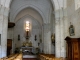 La nef vers le choeur de l'église fortifiée Saint Martial.