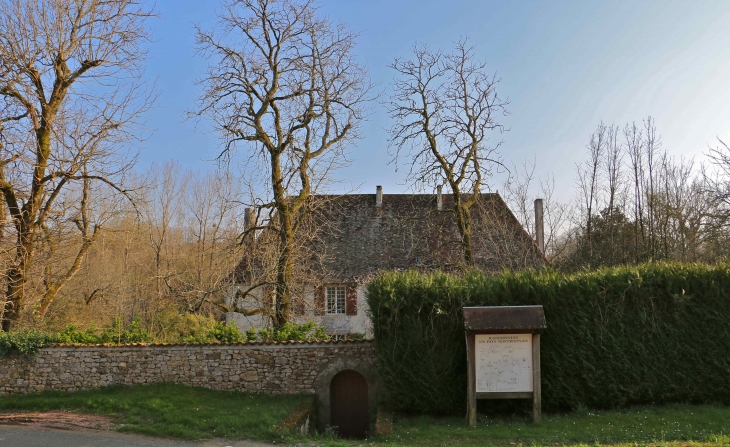 Maison du village. - Saint-Martin-le-Pin