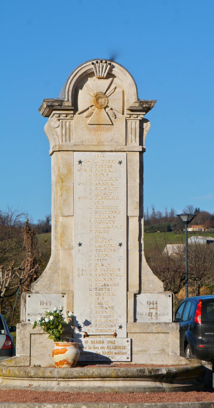 Le Monument aux Morts - Saint-Médard-d'Excideuil