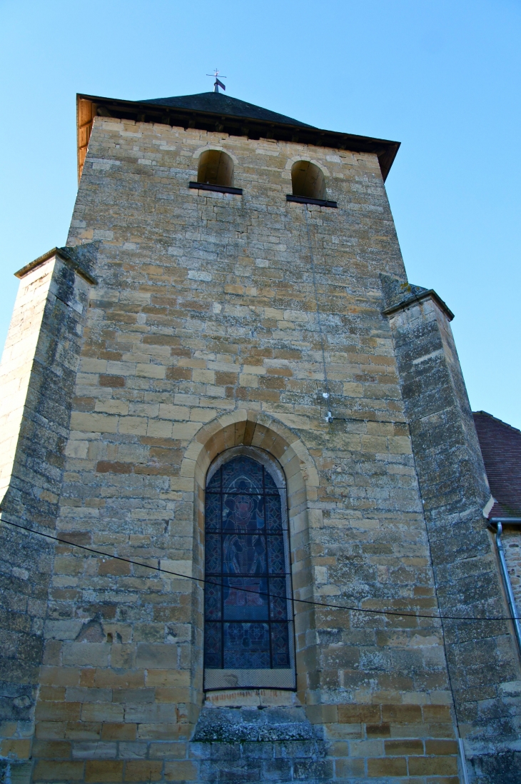 Le chevet clocher de l'église Saint Médard. - Saint-Médard-d'Excideuil