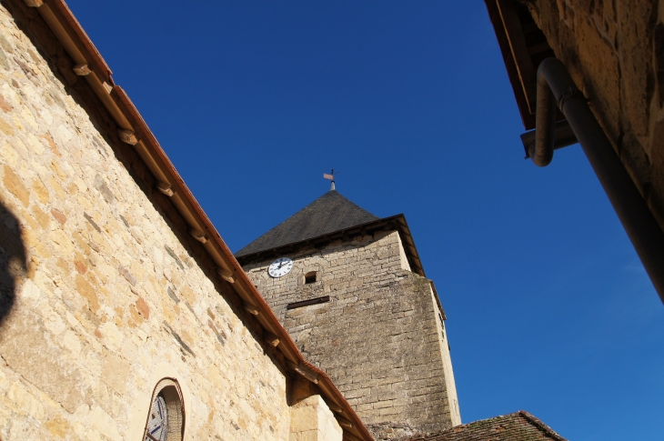 Le clocher de l'église Saint Médard. - Saint-Médard-d'Excideuil