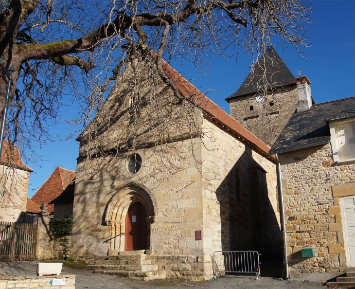 L'église Saint Medard, romane. - Saint-Médard-d'Excideuil