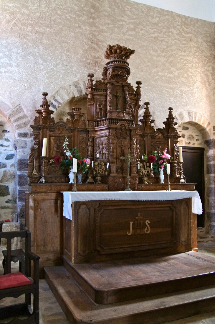 L'autel de l'église Saint Maximin. - Saint-Mesmin