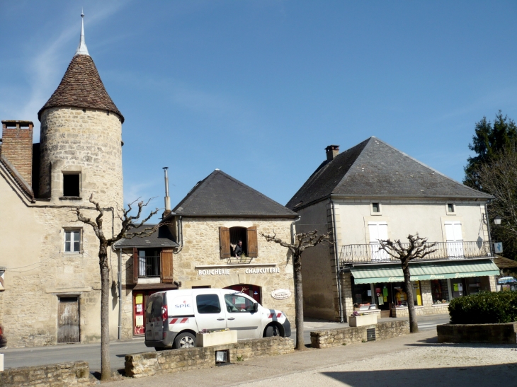 Commerces du village. - Saint-Pompont