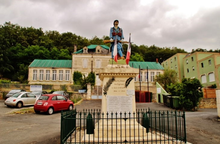 Monument-aux-Morts  - Savignac-les-Églises