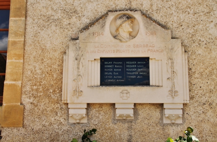 Monument-aux-Morts - Sergeac