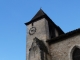 Le clocher de l'église avec sur son pilier, le Blason.