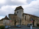 Après avoir été ravagée lors de la guerre de Cent Ans, l'église romane Saint-Pierre et Saint-Paul, a été rebâtie au XVe siècle en style gothique.