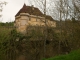 Le château de Losse depuis la Vézère (MH) XVIème.
