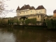Le château de Losse depuis la Vézère (MH) XVIème.