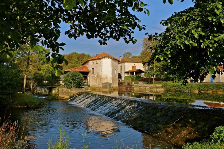 Le Moulin sur la Dronne - Tocane-Saint-Apre