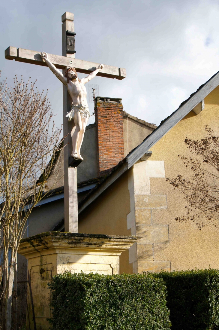 Christ en Croix au carrefour Couze et Saint Front et Lanquais. - Varennes