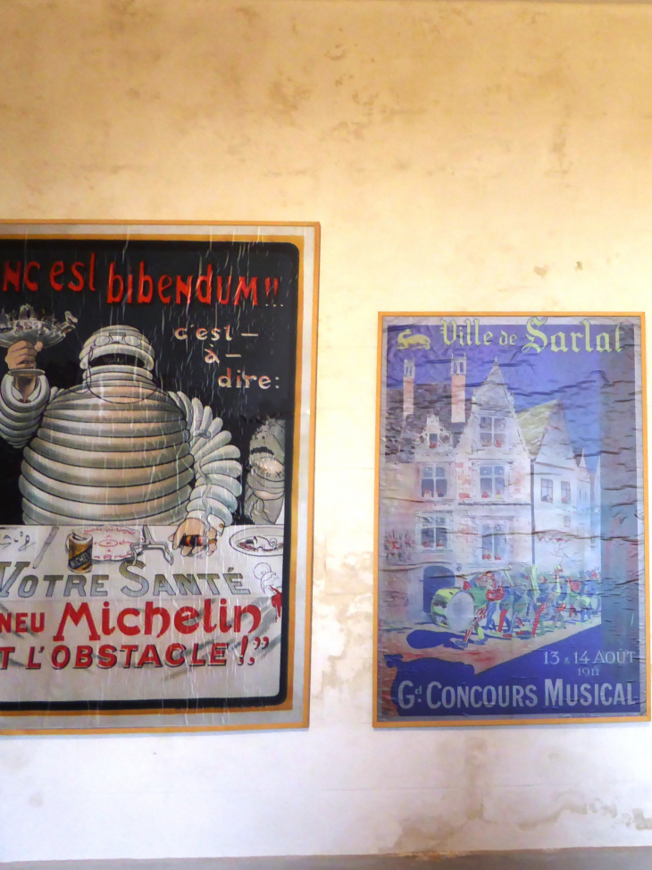 Intérieur du château de Marqueyssac : exposition O'GALOP  créateur du Bibendum Michelin - Vézac