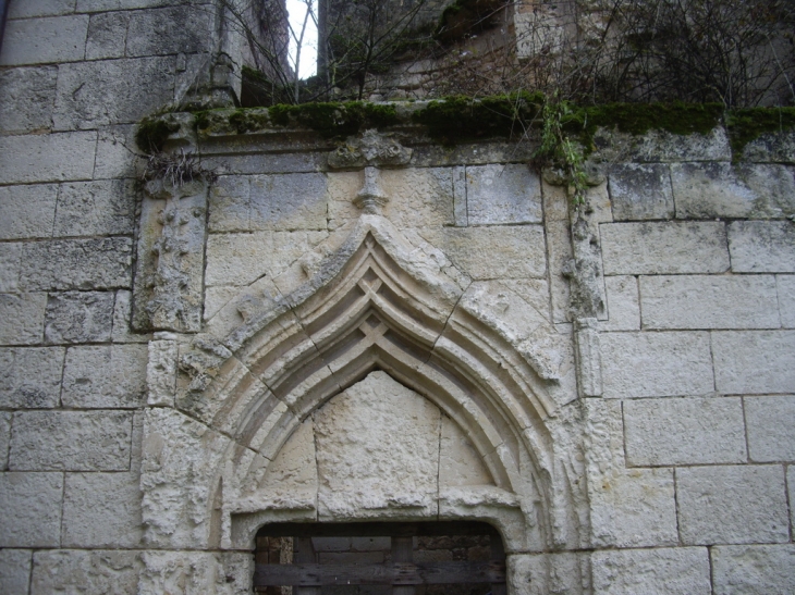 Ornement gothique 15ème de la chapelle castrale. - Villamblard
