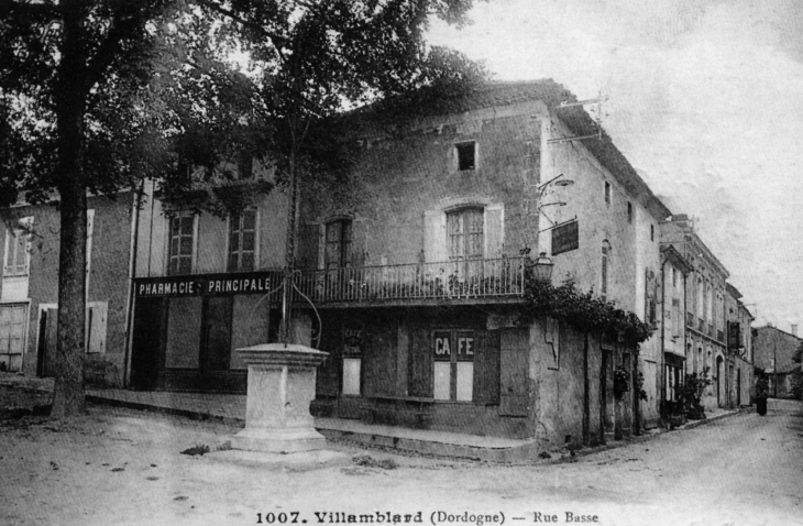 Rue Basse, début XXesiècle (carte postale ancienne). - Villamblard