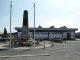 Photo suivante de Andernos-les-Bains le monument au mort et le marché couvert