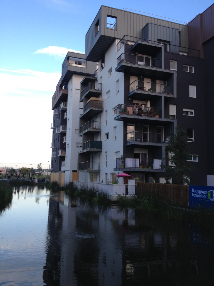 Immeuble du quartier Ginko les pieds dans l'eau. - Bordeaux