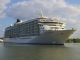 Photo suivante de Bordeaux Manoeuvre d'évitage pour présenter le navire dans le sens du départ.