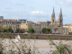 Photo précédente de Bordeaux Le quai des Chartrons vu de la rive droite de la Garonne.