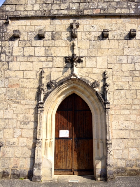 Le portail de l'église Saint Seurin. - Escoussans