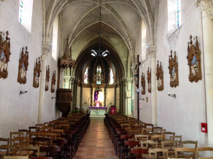 L'intérieur de l'église. - Hostens