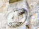 Photo suivante de La Sauve Les Disques de consécration. Ils sont enchâssés dans les murs et les piliers de l'église. Ici Matthieu.