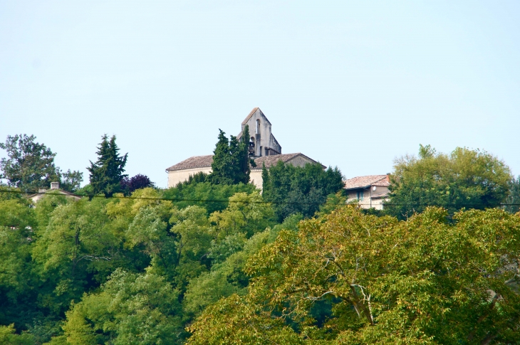 L'église Sainte Anne, Moyen Age, qui domine la vallée du Drot sur le promontoire est l'ancienne chapelle du château. - Le Puy