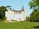 Château du Haut Bergey, reconstruit en 1850, domaine viticole producteur de vin rouge et blanc en appellation Pessac-Léognab.