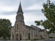 L'église Saint Pierre ès Liens de 1868. Avec son clocher-flèche, ses murs de moellobset de pierre de taille, l'église est élégamment caractéristique des édifices religieux girondins du XIXe siècle.