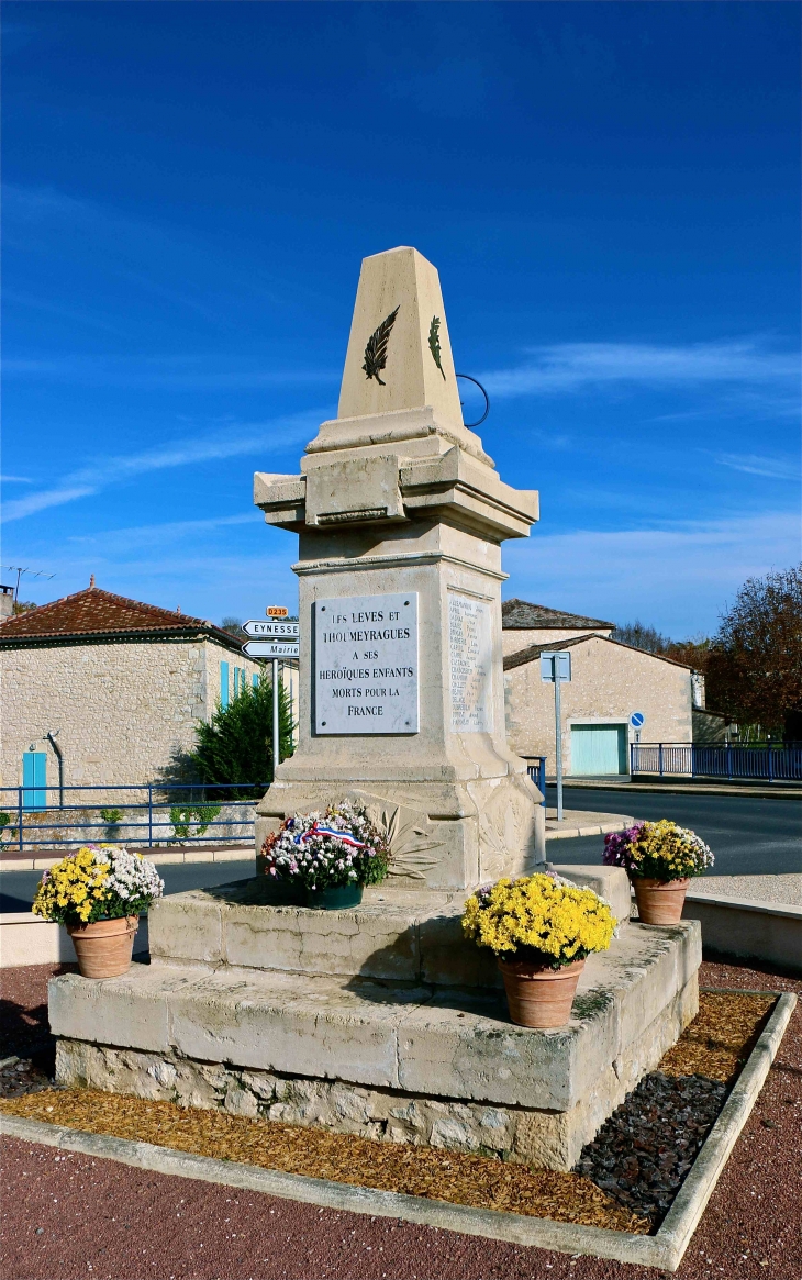 Le Monument aux Morts - Les Lèves-et-Thoumeyragues