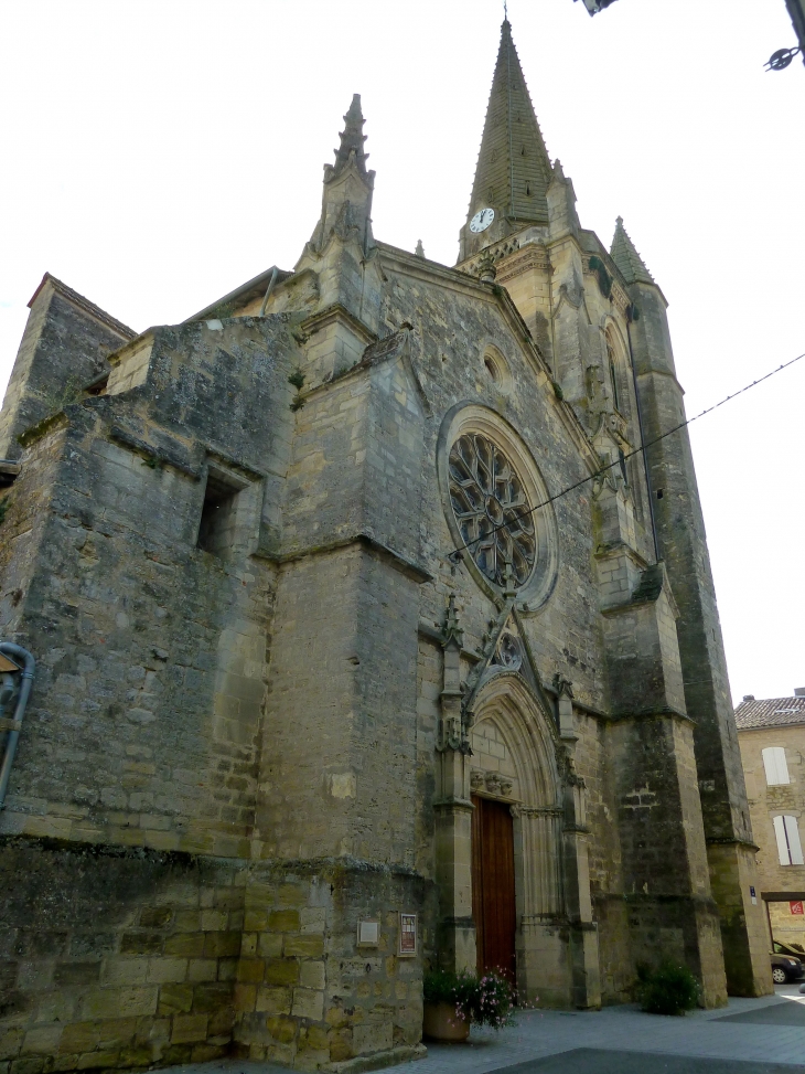 Façade occidentale de l'église Notre Dame. - Monségur