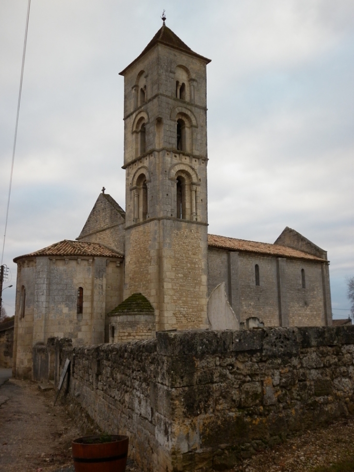 L'église romane de St Georges de Montagne XIème (MH).