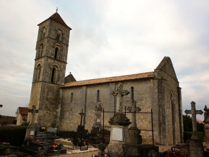 L'église romane de St Georges de Montagne XIème (MH).