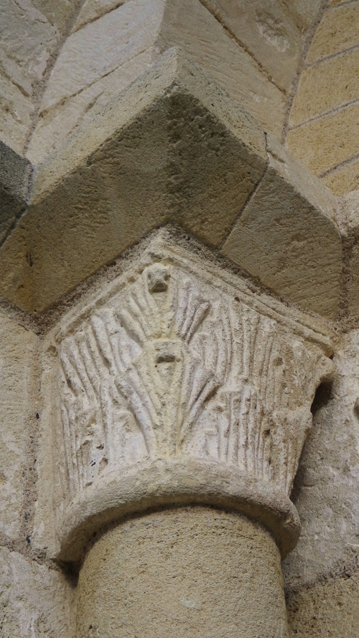 Détails d'un chapiteau de colonne de l'église de Parsac. - Montagne