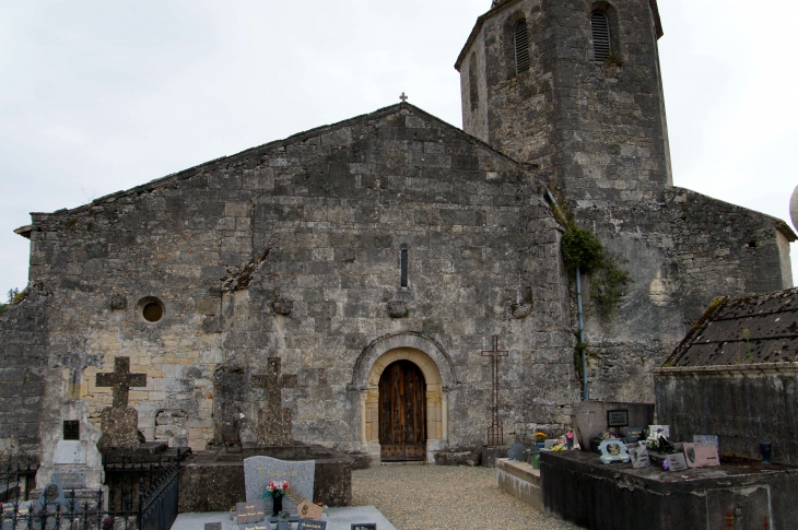 Façade occidentale de l'église Saint Hilaire. - Puynormand