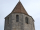 Eglise Saint Hilaire. Le clocher octogonal se dresse abritant deux cloches.