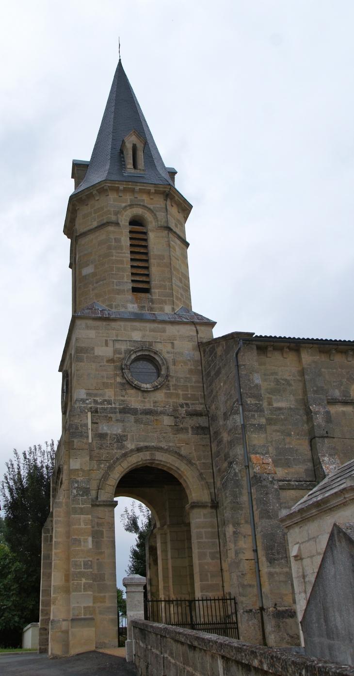 Le clocher-porche de l'église. - Saint-Christophe-de-Double