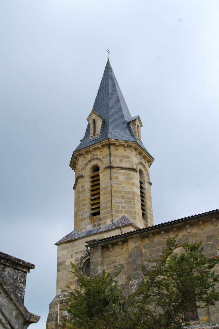 Le clocher de l'église. - Saint-Christophe-de-Double