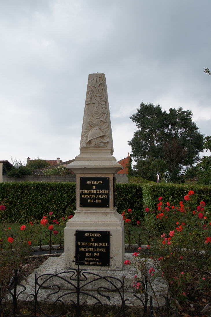 Le Monument aux Morts - Saint-Christophe-de-Double
