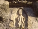 Curieux personnage sculpté au dessus du portail de l'église