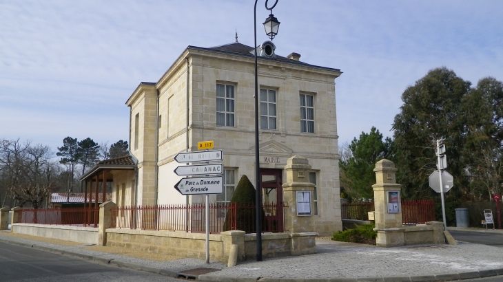 La mairie. - Saint-Michel-de-Rieufret