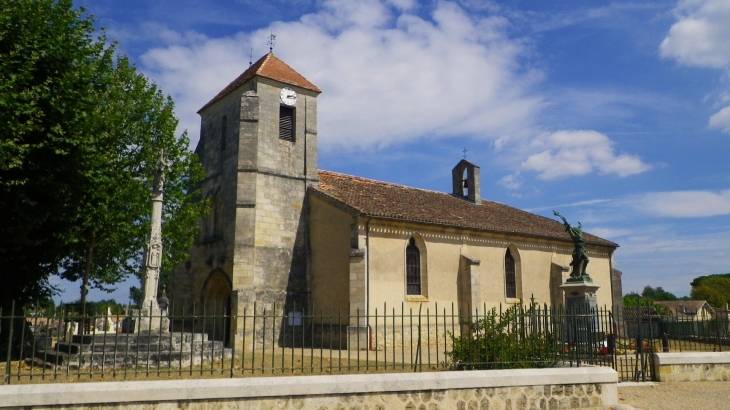 L'église de Saint Sulpice plusieurs fois remaniée à l'époque gothique et son abside romane. - Saint-Sulpice-et-Cameyrac