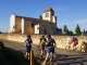 Photo suivante de Saint-Sulpice-et-Cameyrac Passage de vttistes lors de la rando vtt de la Laurence devant l'église de Cameyrac. 