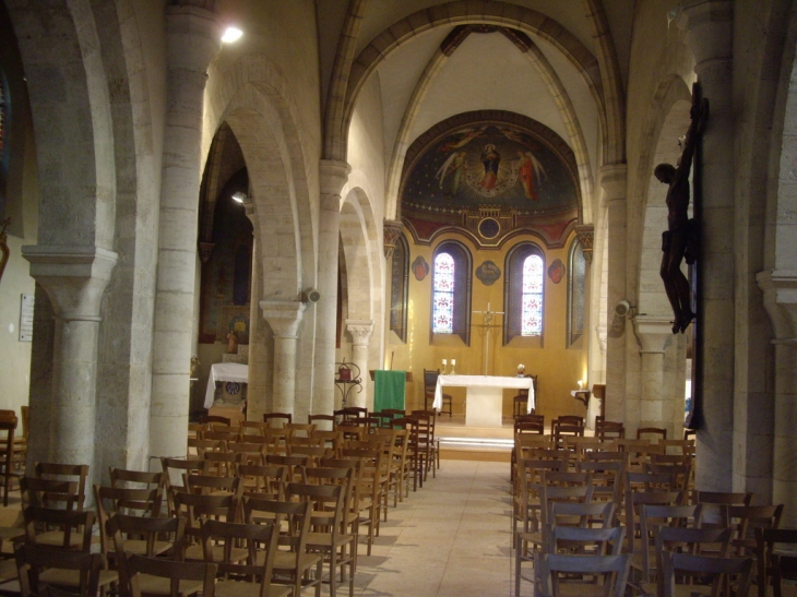 L'intérieur de l'église. - Sainte-Eulalie