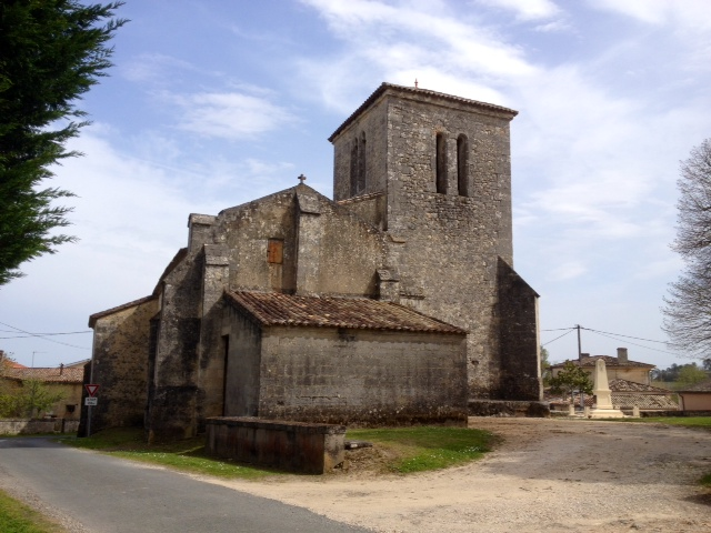 L'église romane saint Pierre. - Teuillac