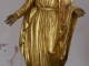 Statue dorée de l'église Saint-Barthélémy.