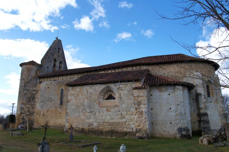 La façade latérale sud de l'église Saint-Jean-Baptiste. - Escalans