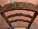 curiosite-chaise-prie-dieu-initiales-cloutees. Eglise Saint-Luperc.