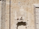 Eglise Notre-Dame, l'entrée principale était située au niveau de la première travée du bas-coté sud, comme le montrent les restes d'un grand portail flamboyant à moulures croisées, à gâble en accolade et pinacles.